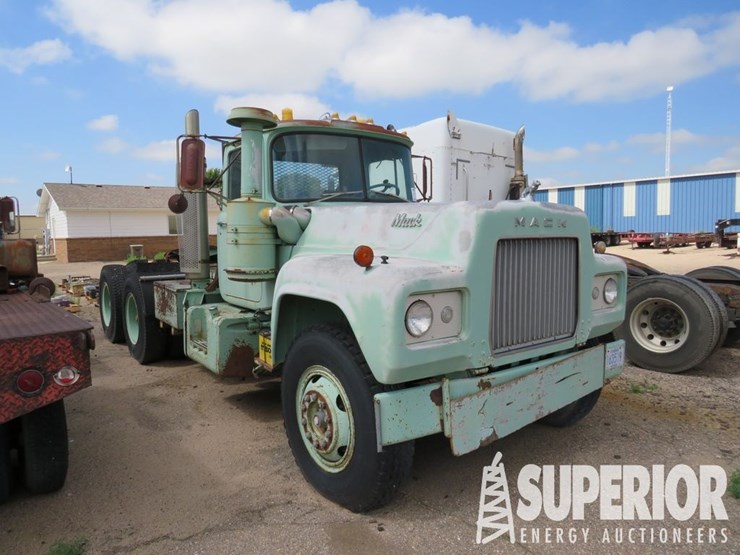 mack-r-700-t/a-winch-tractor-image-1
