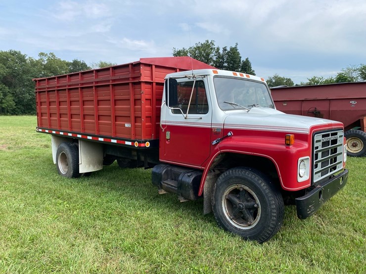 ih-1700-grain-truck-image-1