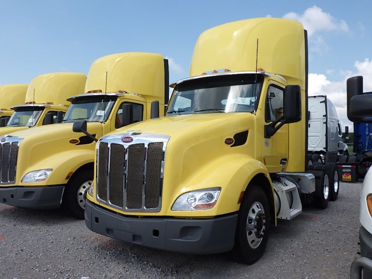 2021-peterbilt-579-image-1