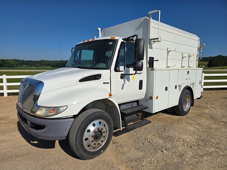 2011-international-durastar-4300-image-1