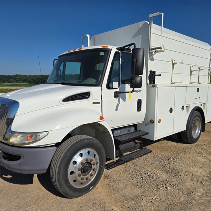 2011 INTERNATIONAL DURASTAR 4300