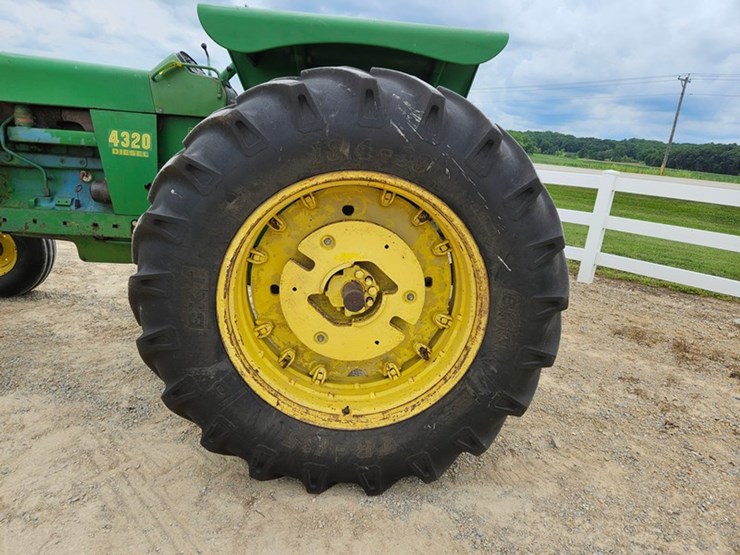 john-deere-4320-image-34