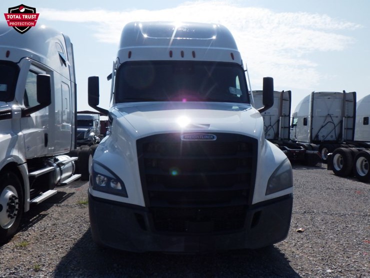 2023-freightliner-cascadia-126-image-2