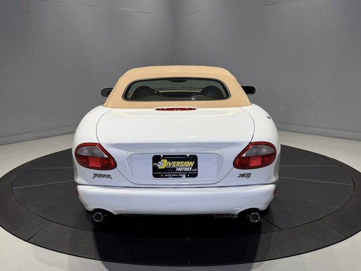 #1516-•-1997-jaguar-xk8-convertible-image-31