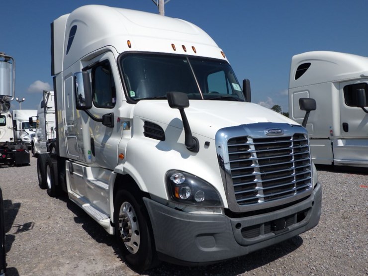 2016-freightliner-cascadia-113-image-4