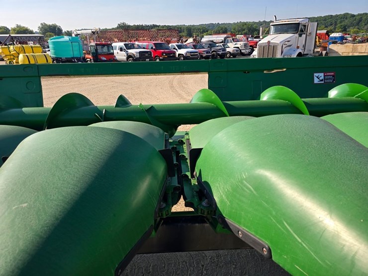 john-deere-708c-image-17