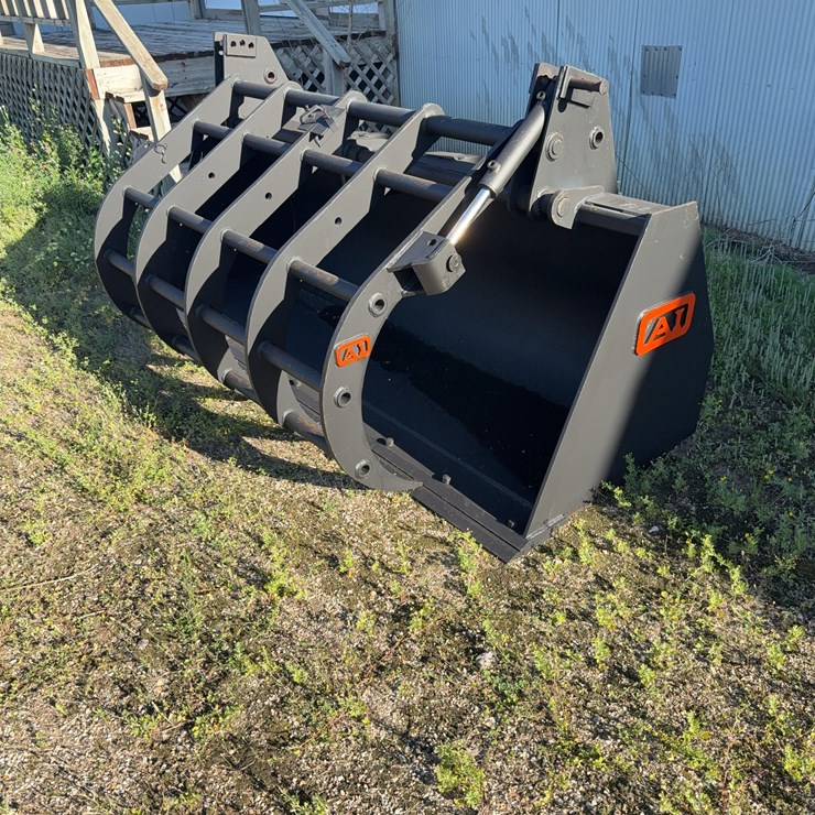 Mucking Bucket with Grapple