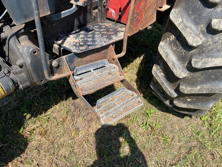 case-ih-695-2-wd-tractor-image-15
