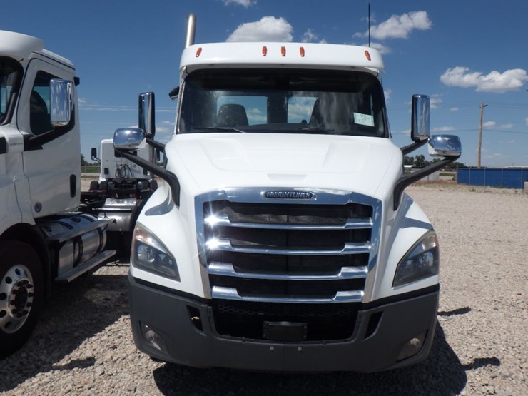 2018-freightliner-cascadia-116-image-2