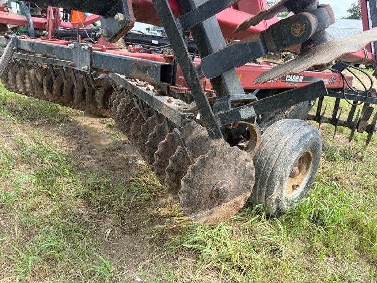 case-ih-330-image-14