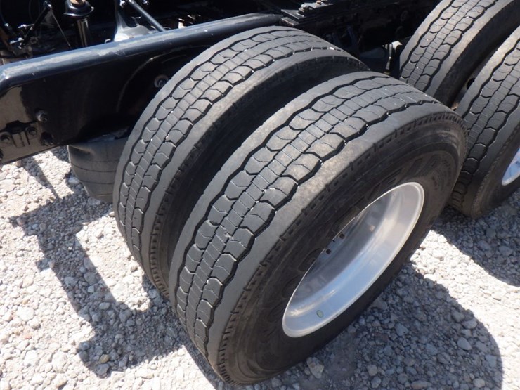 2022-kenworth-t680-image-6