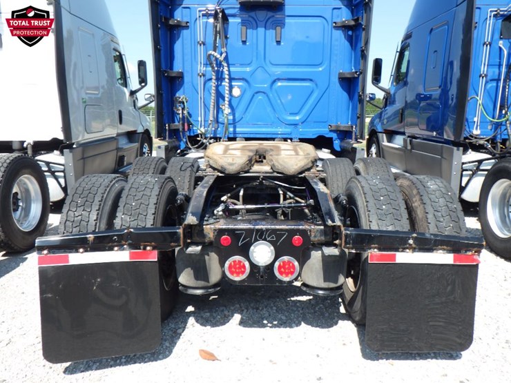 2022-freightliner-cascadia-126-image-9