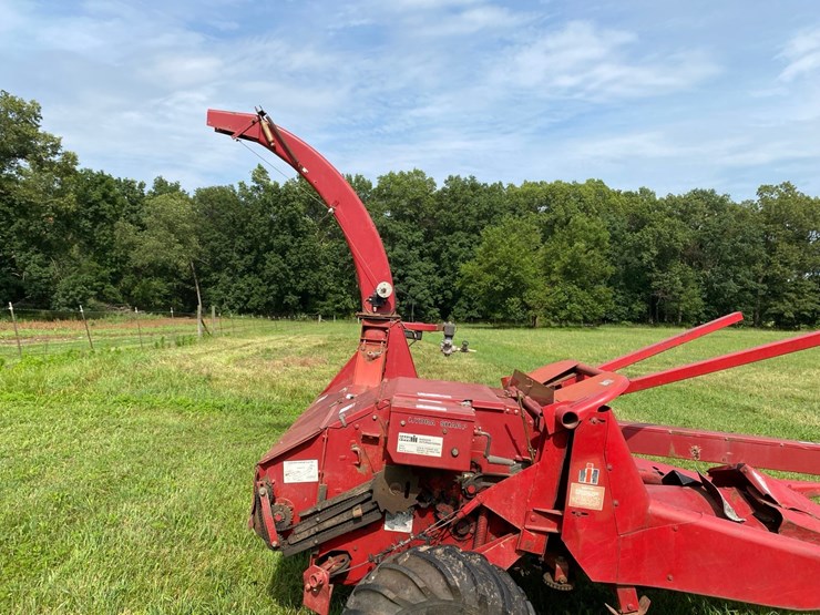 case-ih-881-forage-harvester-image-5