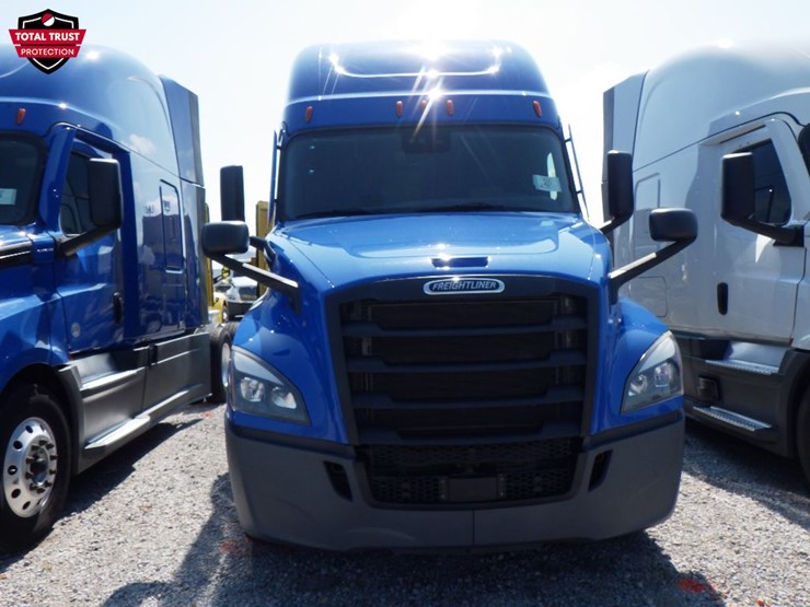 2022-freightliner-cascadia-126-image-2