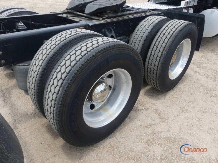 2022-kenworth-t680-image-8