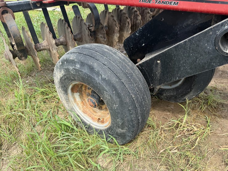 case-ih-330-image-10