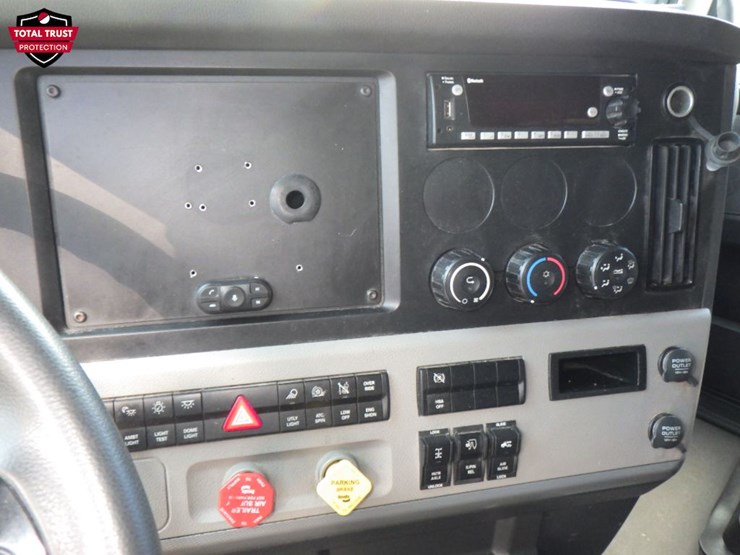 2022-freightliner-cascadia-126-image-17