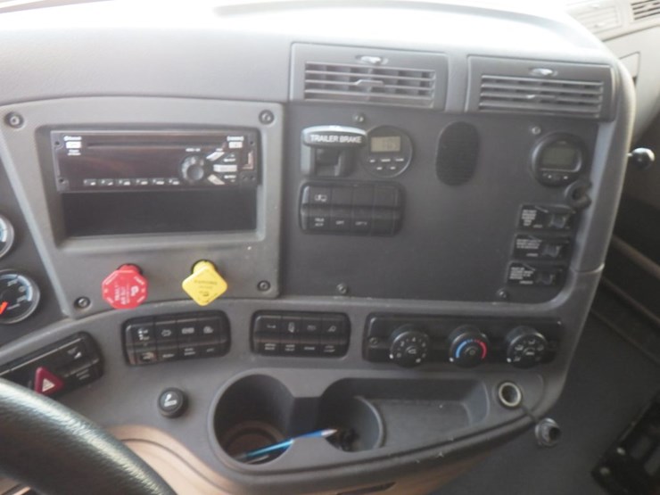 2019-freightliner-cascadia-125-image-19