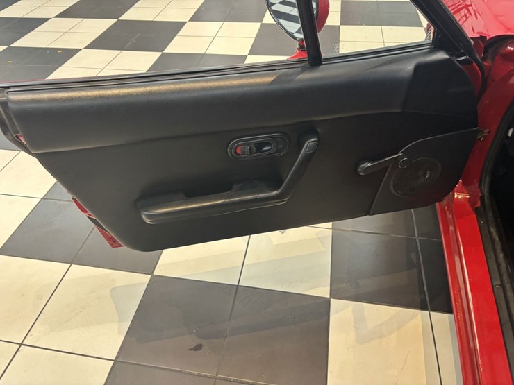 #1872-•-1990-mazda-miata-convertible-image-31
