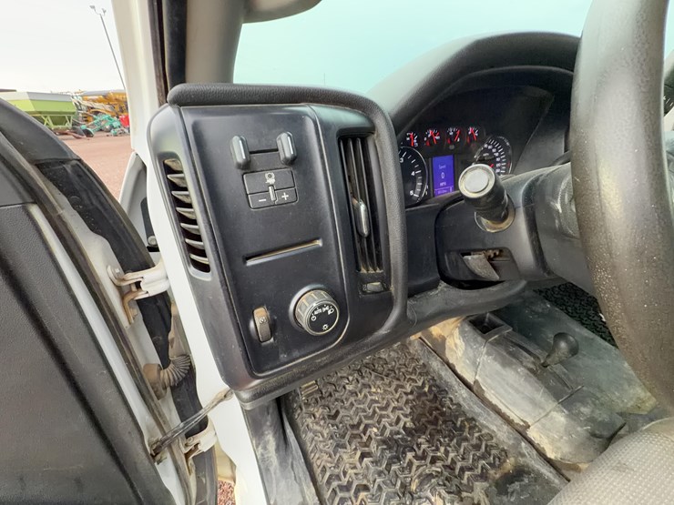 2015-chevrolet-silverado-3500-image-27