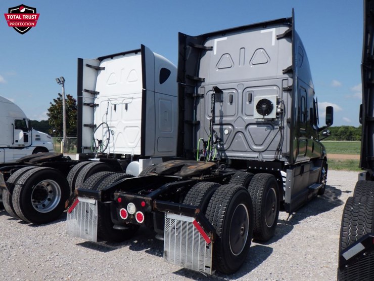 2022-freightliner-cascadia-126-image-8