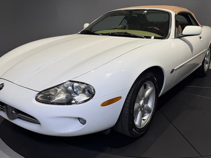#1516-•-1997-jaguar-xk8-convertible-image-19