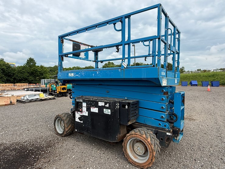 #44-•-genie-scissor-lift-image-1