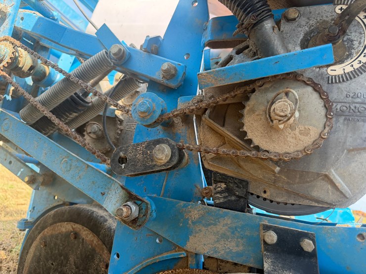 #51909-•-monosem-12-twin-row-38"-center-planter-05a116-inv#51909-image-57