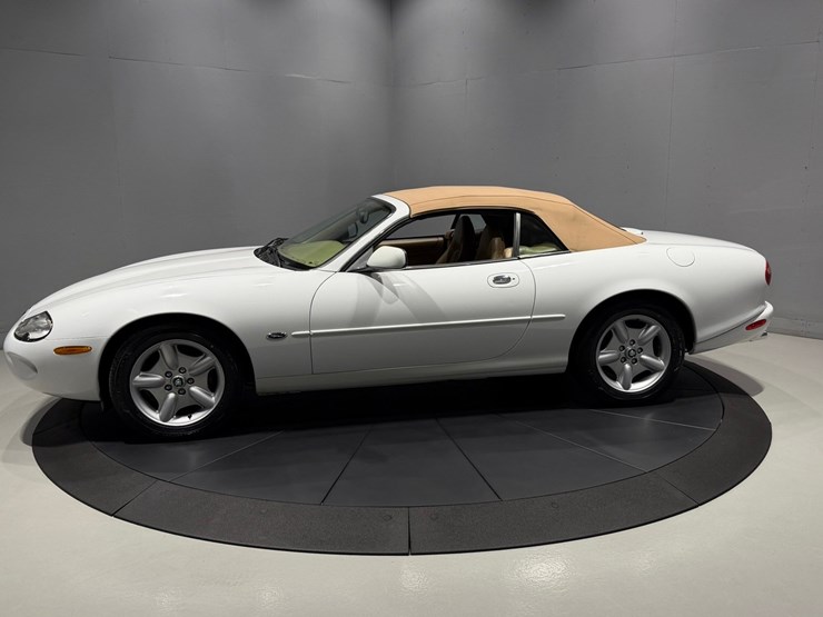 #1516-•-1997-jaguar-xk8-convertible-image-2