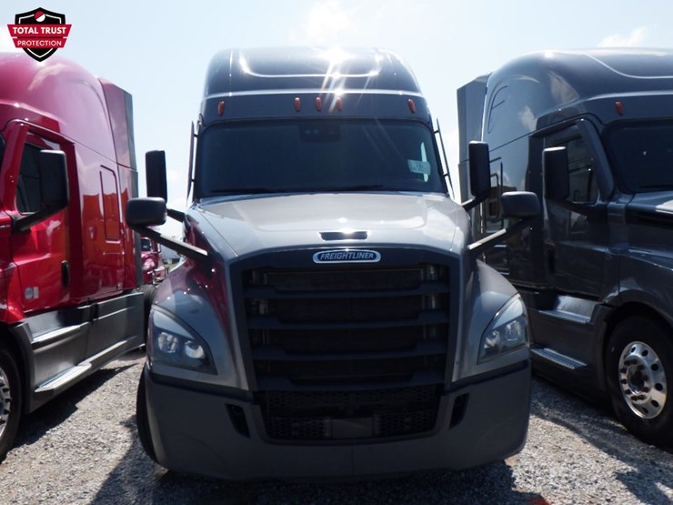 2022-freightliner-cascadia-126-image-2