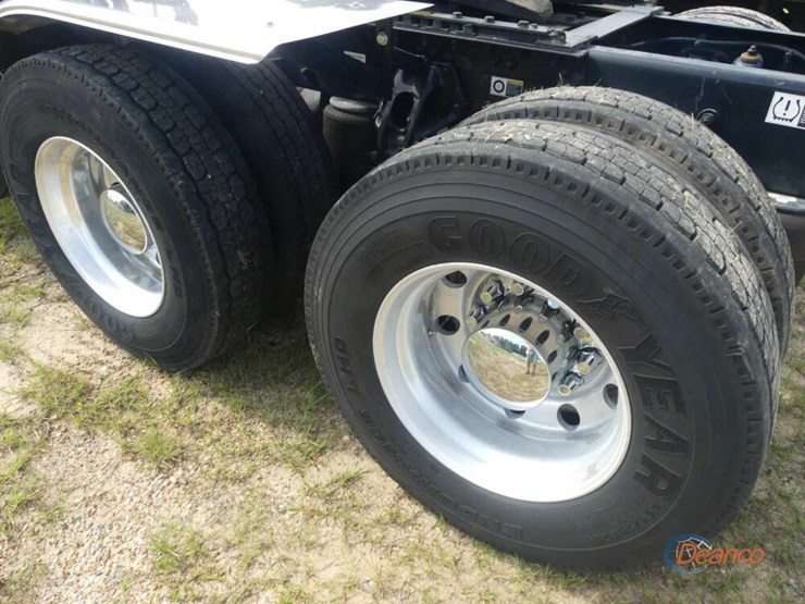 2017-kenworth-t680-image-4