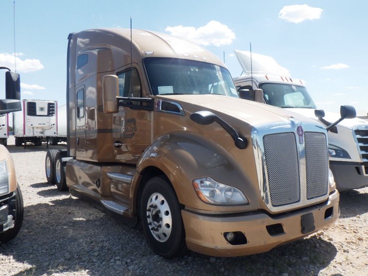 2022-kenworth-t680-image-3