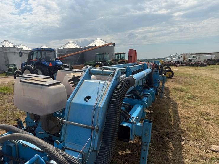 #51909-•-monosem-12-twin-row-38"-center-planter-05a116-inv#51909-image-136