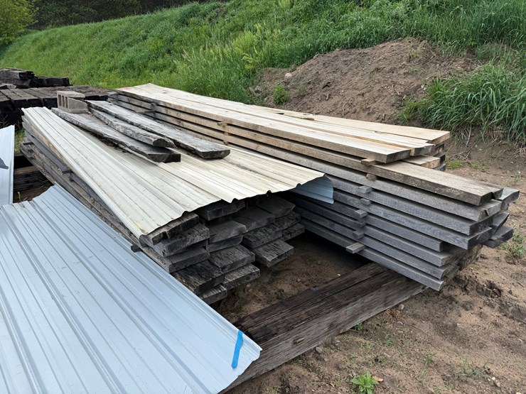 #1763-•-rough-sawn-oak-lumber-image-2