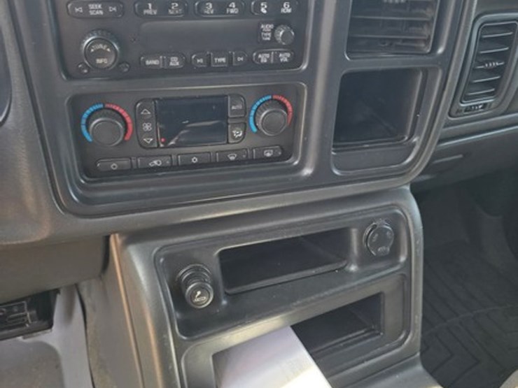 2006-chevrolet-2500-image-25
