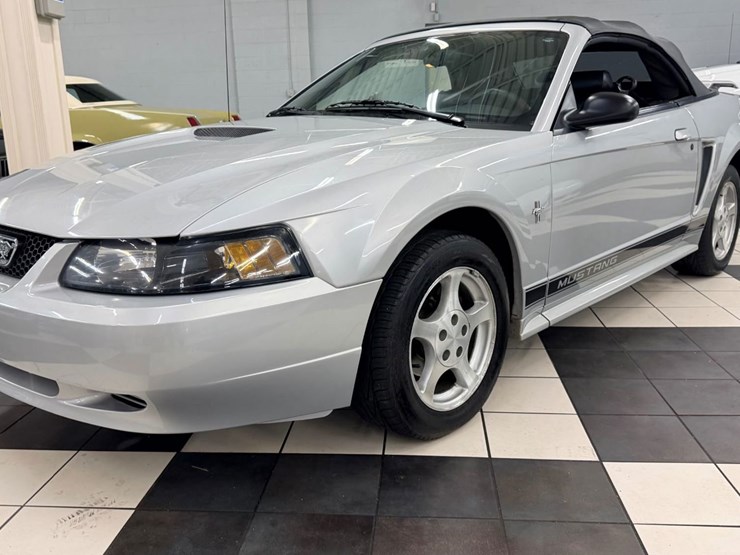 #1874-•-2002-ford-mustang-image-12