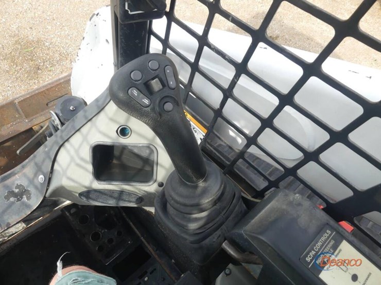2021-bobcat-t740-image-11