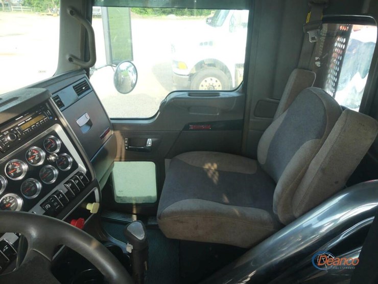 2012-kenworth-t800-image-16