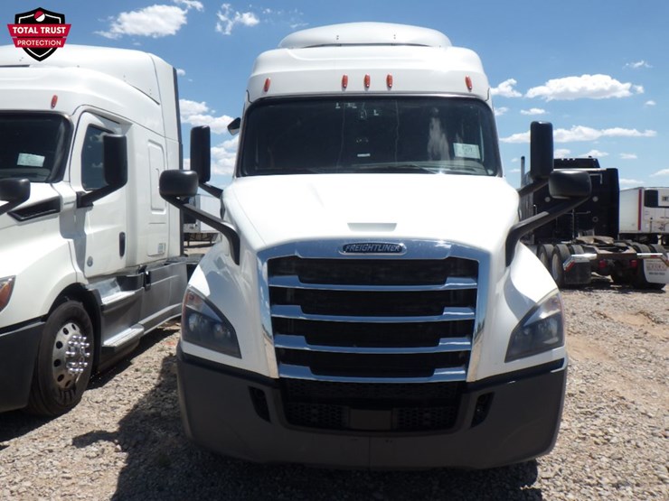 2020-freightliner-cascadia-116-image-2