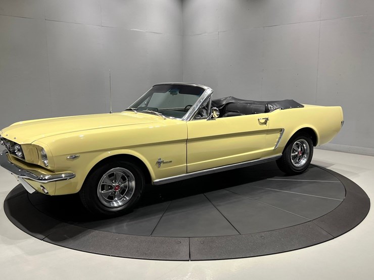 #1512-•-1965-ford-mustang-convertible-image-1