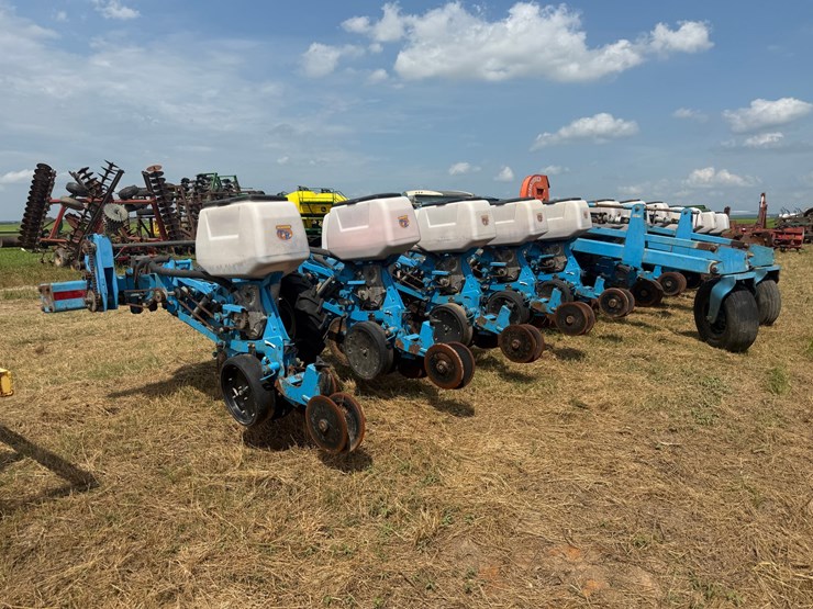 #51909-•-monosem-12-twin-row-38"-center-planter-05a116-inv#51909-image-4