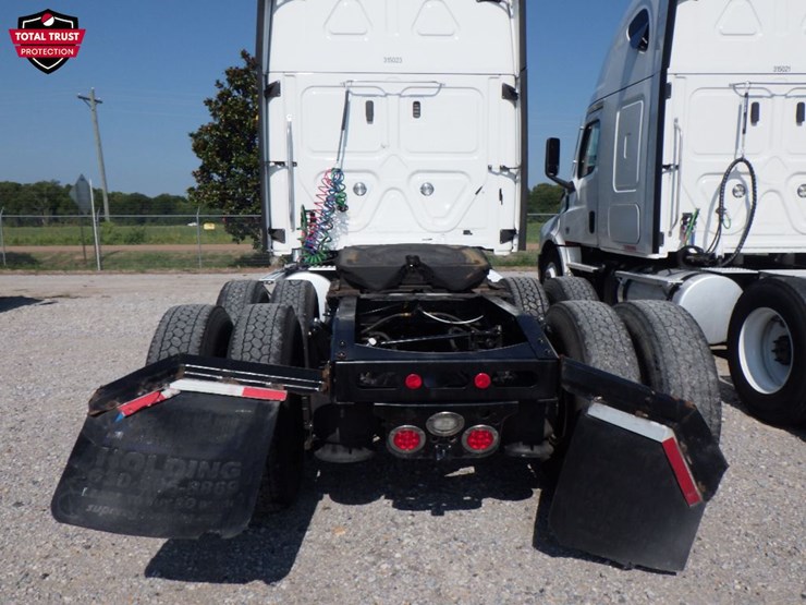 2023-freightliner-cascadia-126-image-10