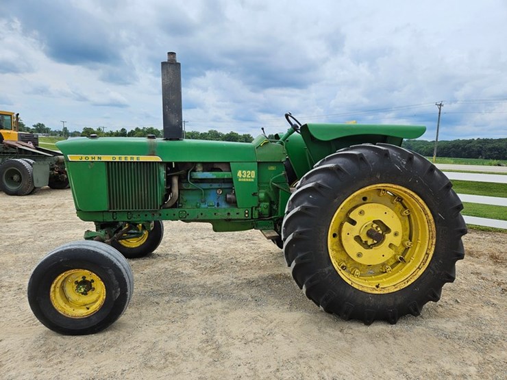 john-deere-4320-image-2