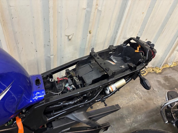 #402-•-yamaha-r1-for-parts/-repairs-image-12