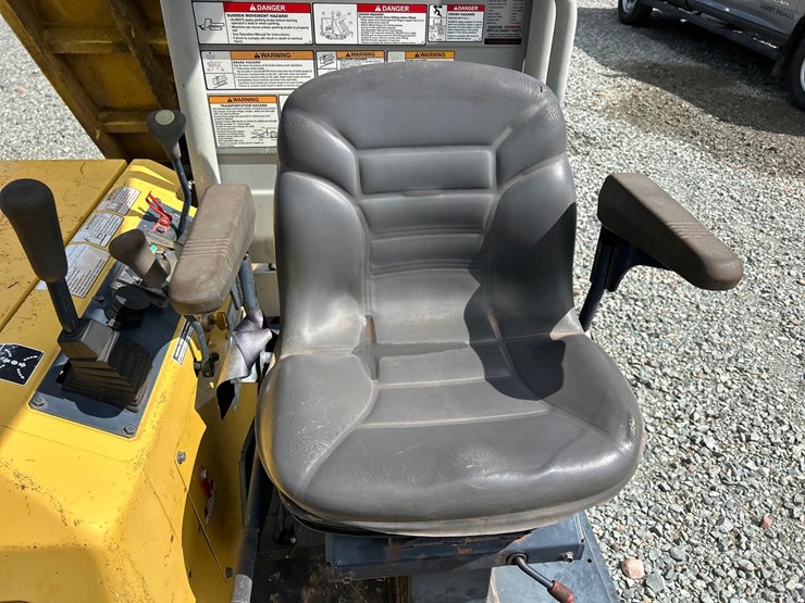 2013-yanmar-c30-image-28
