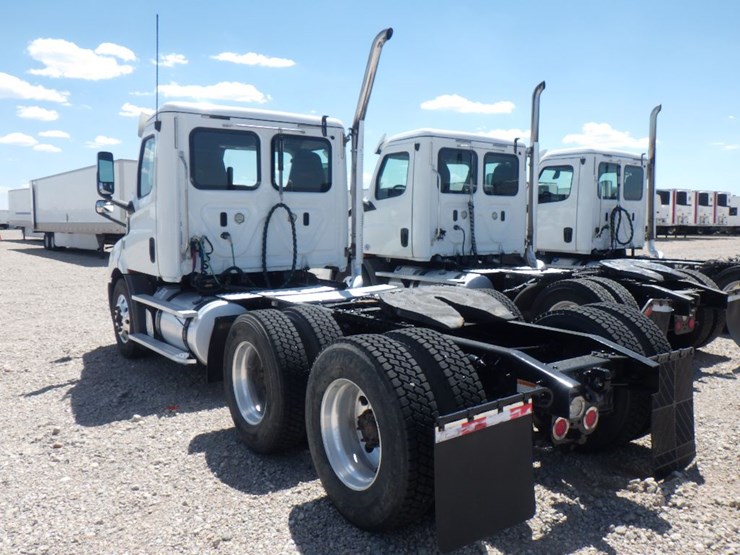 2018-freightliner-cascadia-116-image-11