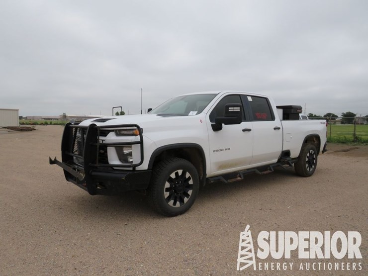 2020-chevrolet-2500hd-image-2