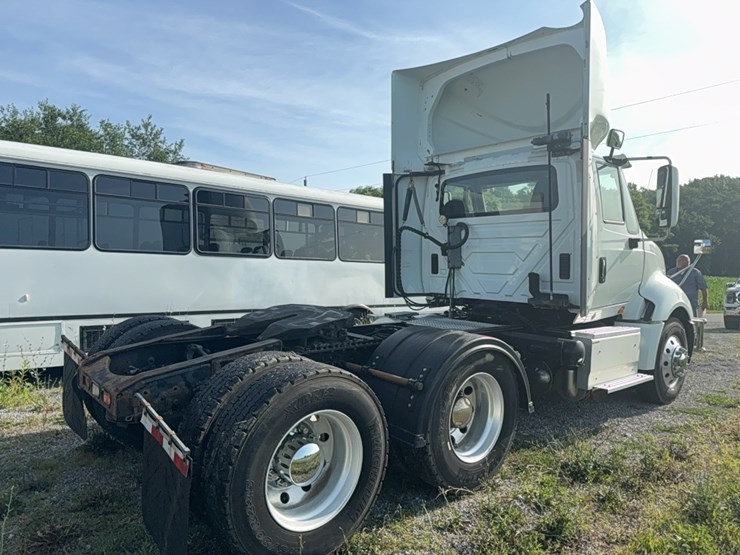 2016-international-prostar-semi-image-5