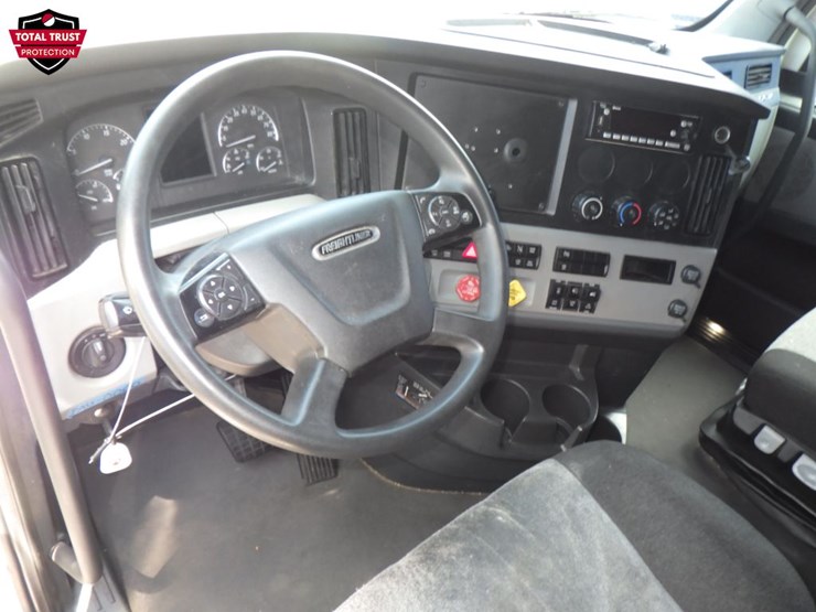 2022-freightliner-cascadia-126-image-15
