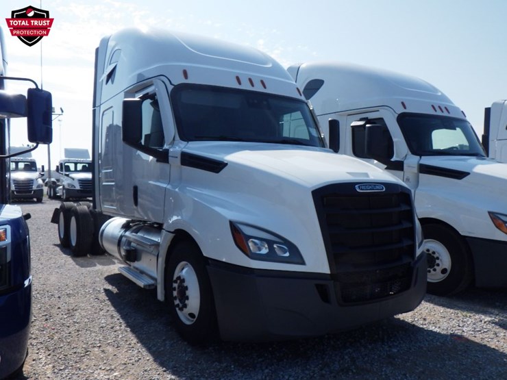 2023-freightliner-cascadia-126-image-3